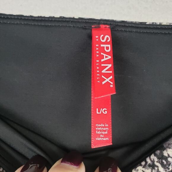 Spanx Women's L Faux Leather Shine Snakeskin Leggings Gray Animal Print New - Picture 8 of 12